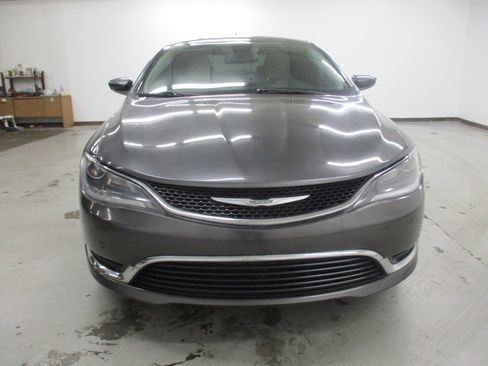 Used 2017 Chrysler 200 Limited w/ Convenience Group FWD image 2