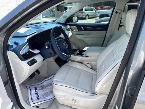 Used 2025 Buick Enclave Avenir w/ Super Cruise Package FWD image 7