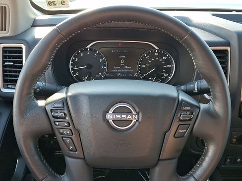 Used 2024 Nissan Frontier SV AWD/4WD image 18