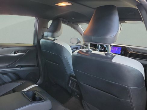 Used 2025 Toyota Camry SE image 18