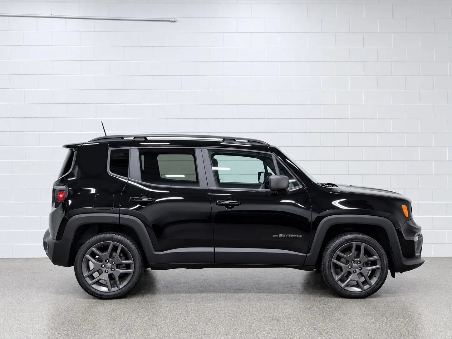 Used 2021 Jeep Renegade Latitude AWD/4WD image 2