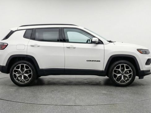Used 2025 Jeep Compass Limited AWD/4WD image 11