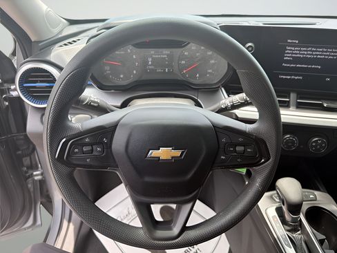 Used 2026 Chevrolet Trax LS w/ LS Convenience Package FWD image 31