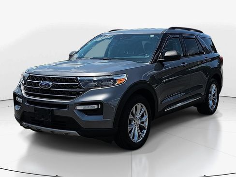 Used 2021 Ford Explorer XLT w/ Equipment Group 202A AWD/4WD image 11