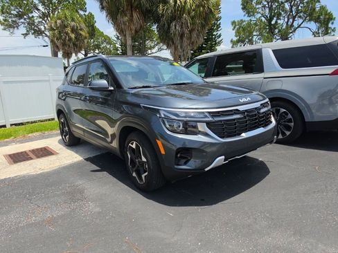 Certified 2025 Kia Seltos S FWD image 3