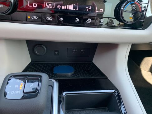 New 2026 Nissan Pathfinder SL w/ SL Premium Package FWD image 15