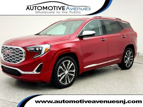 Used 2020 GMC Terrain Denali w/ Denali Premium Package FWD image 1