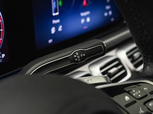 Used 2025 Mercedes-Benz GLS 450 4MATIC image 39