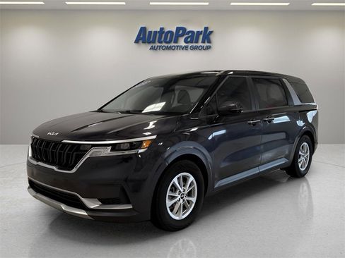 Used 2022 Kia Carnival LX image 3