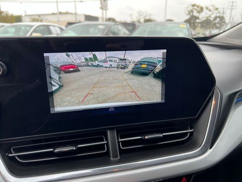 Used 2025 Chevrolet Trax LT FWD image 27
