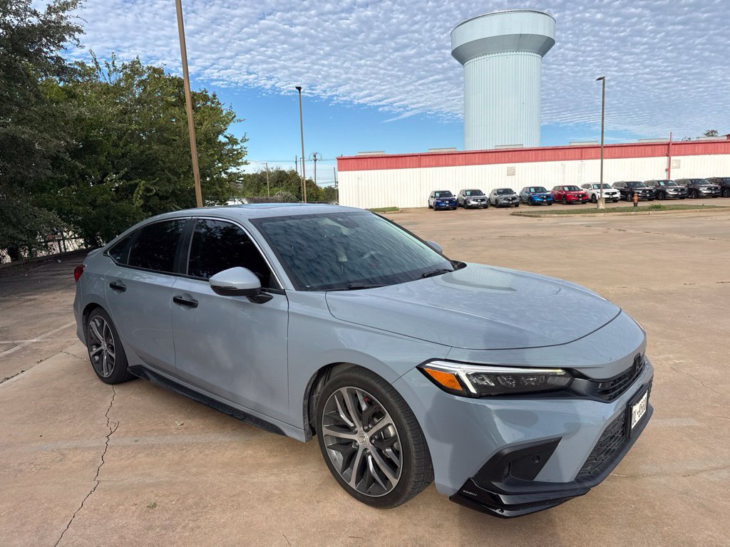 Used 2022 Honda Civic Touring image 3