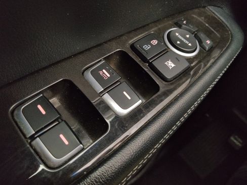 Used 2017 Kia Sorento LX w/ LX Convenience Package image 27