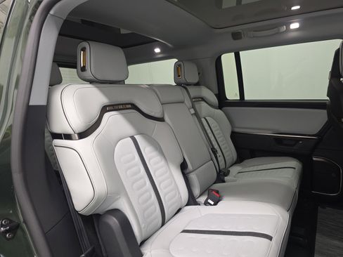 Used 2025 Rivian R1S Adventure AWD/4WD image 23
