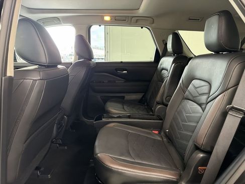 Certified 2025 Nissan Pathfinder Platinum w/ Lighting Package (N93) image 19