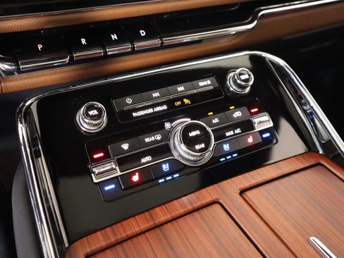 Used 2024 Lincoln Navigator Reserve w/ Monochromatic Package image 8