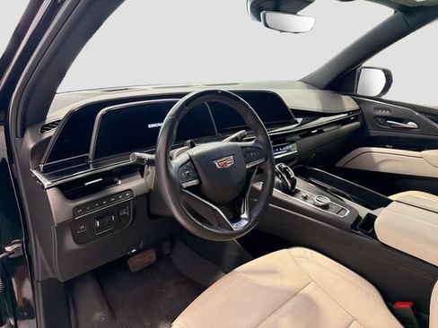 Used 2024 Cadillac Escalade ESV Sport w/ LPO, ONYX Package AWD/4WD image 8