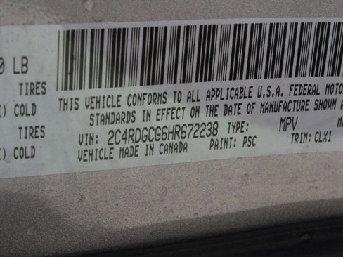 Used 2017 Dodge Grand Caravan SXT image 11