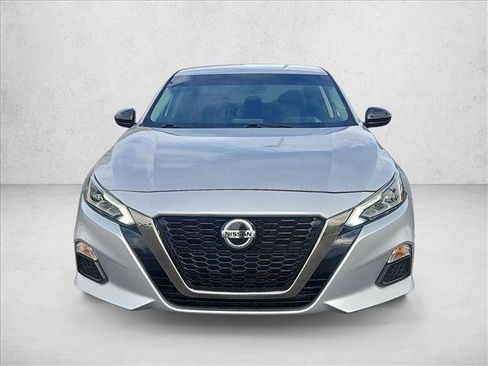 Used 2019 Nissan Altima 2.5 SR image 2
