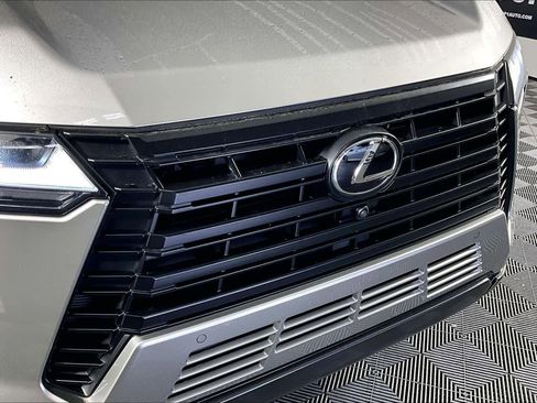 Used 2024 Lexus GX 550 w/ Accessory Package (Z1) image 28