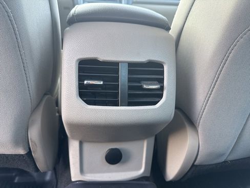 Used 2020 Ford Fusion SE image 11