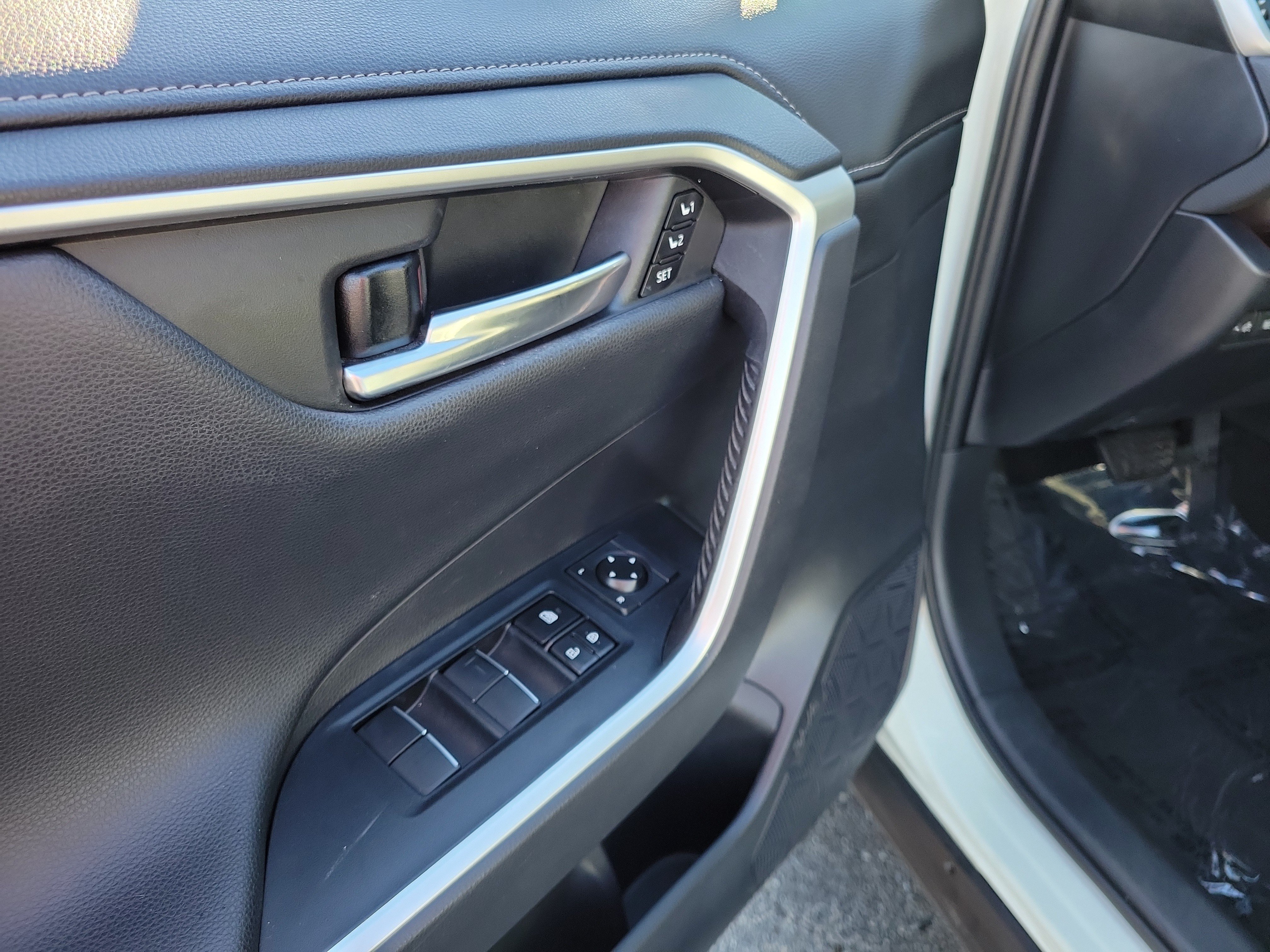 Used 2019 Toyota RAV4 Limited w/ All Weather Liner Package AWD/4WD image 18