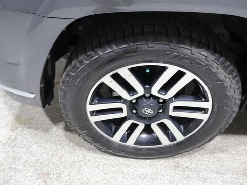 Used 2022 Toyota 4Runner Limited AWD/4WD image 9