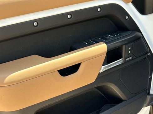 Used 2025 Land Rover Defender 110 V8 image 15