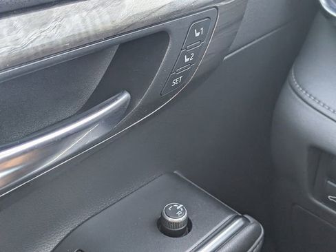 Used 2020 Toyota Highlander Limited FWD image 25