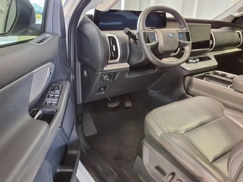 Used 2025 Ford Expedition Active AWD/4WD image 7