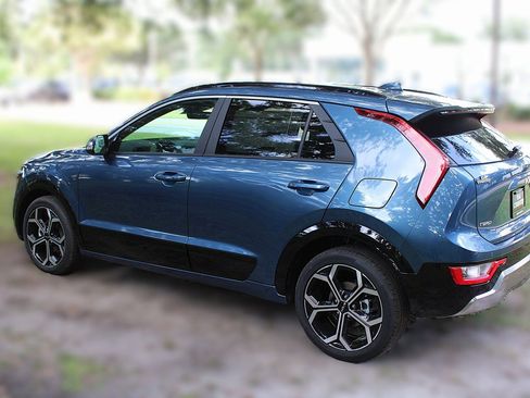 New 2025 Kia Niro EX Touring image 12