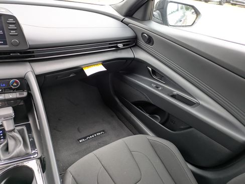 New 2026 Hyundai Elantra SEL Sport FWD image 17