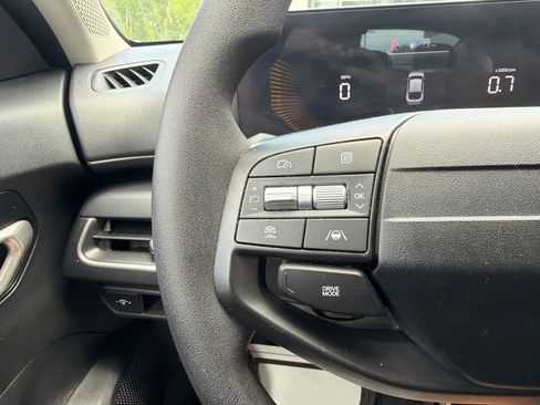 Certified 2025 Kia K4 FWD image 33