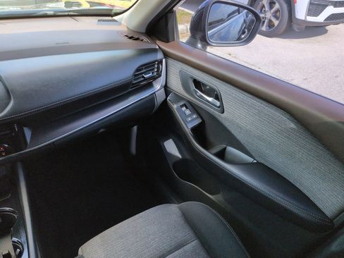 Used 2023 Nissan Rogue SV FWD image 17