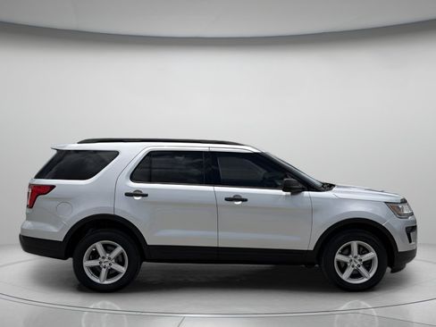 Used 2018 Ford Explorer 4WD image 2