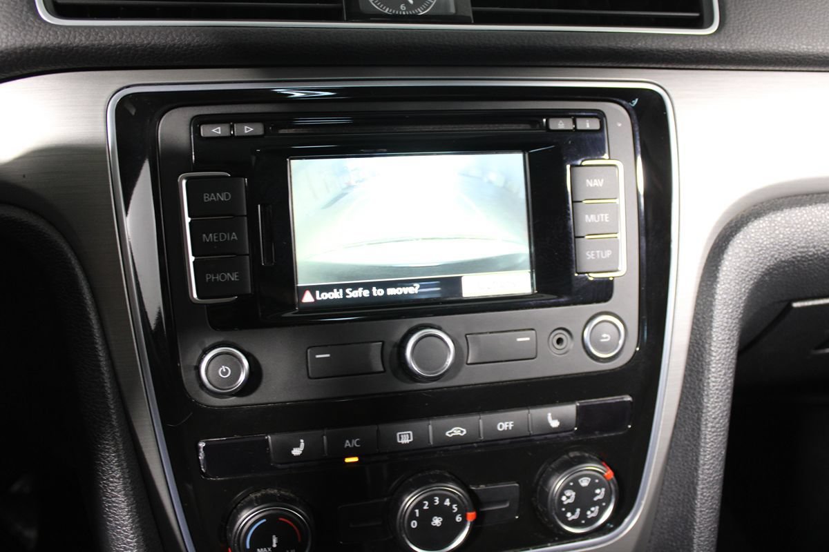 Used 2015 Volkswagen Passat 1.8T SE FWD image 19