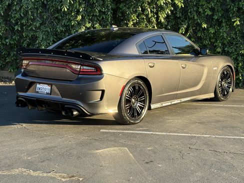 Used 2017 Dodge Charger R/T RWD image 9