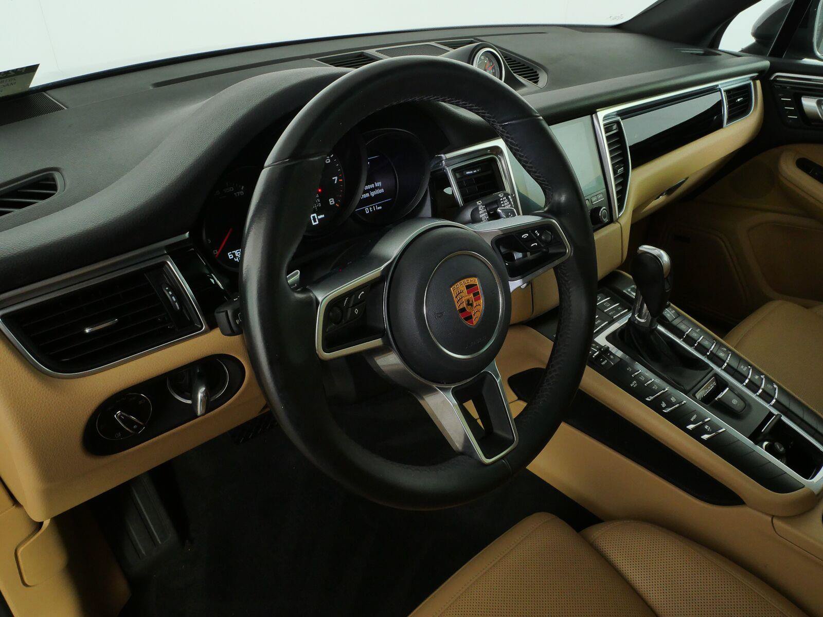 Used 2018 Porsche Macan AWD/4WD image 4