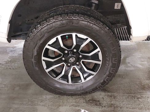 Used 2020 Toyota Tacoma TRD Sport image 32