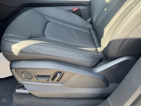 Certified 2025 Audi Q8 Premium w/ Convenience Package image 31