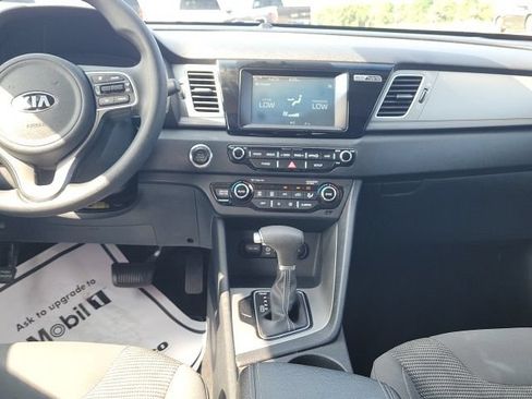 Used 2018 Kia Niro LX FWD image 30