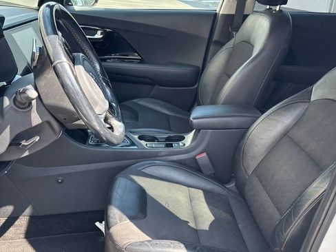 Used 2020 Kia Niro Touring image 6