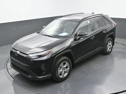 Used 2025 Toyota RAV4 XLE w/ Convenience Package FWD image 32