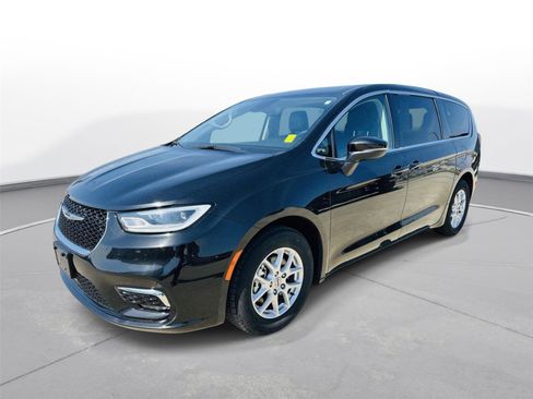 Used 2023 Chrysler Pacifica Touring-L image 34