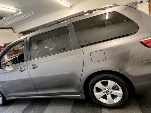 Used 2018 Toyota Sienna LE image 7