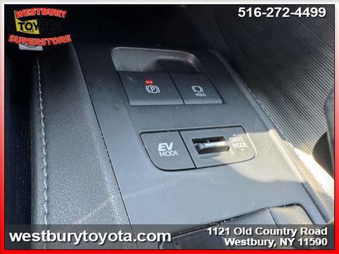 Certified 2022 Toyota Venza XLE image 32