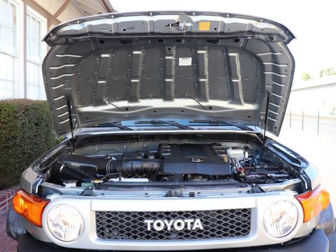 Used 2010 Toyota FJ Cruiser 4WD image 11