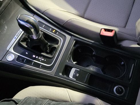 Used 2016 Volkswagen e-Golf SEL Premium image 13