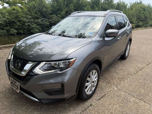 Used 2017 Nissan Rogue SV w/ SV Premium Package AWD/4WD image 7