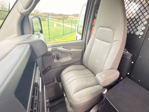 Used 2013 Chevrolet Express 2500 RWD image 20
