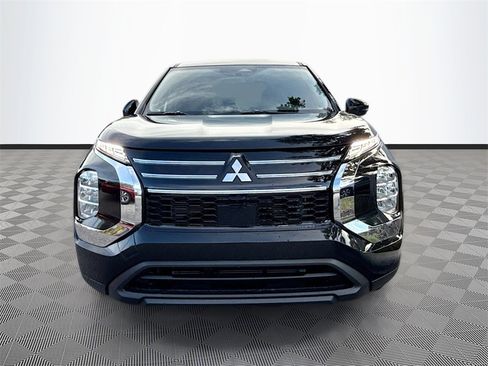 New 2025 Mitsubishi Outlander ES image 2